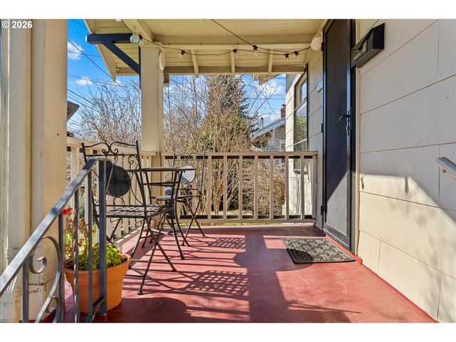 3805 Se MALL St, Portland, OR 97202