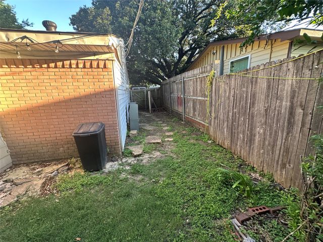 2133 Greenway Street, Arlington, TX 76010
