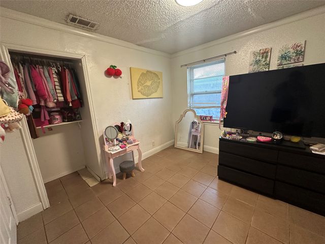 2133 Greenway Street, Arlington, TX 76010