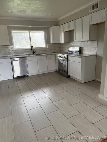 324 SE Wilshire, Bartlesville, OK 74006