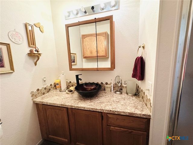 1105 Baldridge Drive, Gatesville, TX 76528