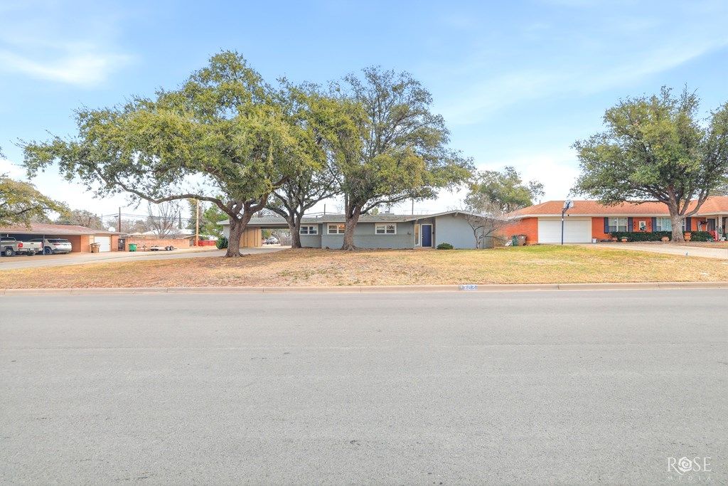 Image 2 of property listing at 1902 S A&M Ave, San Angelo, TX 76904