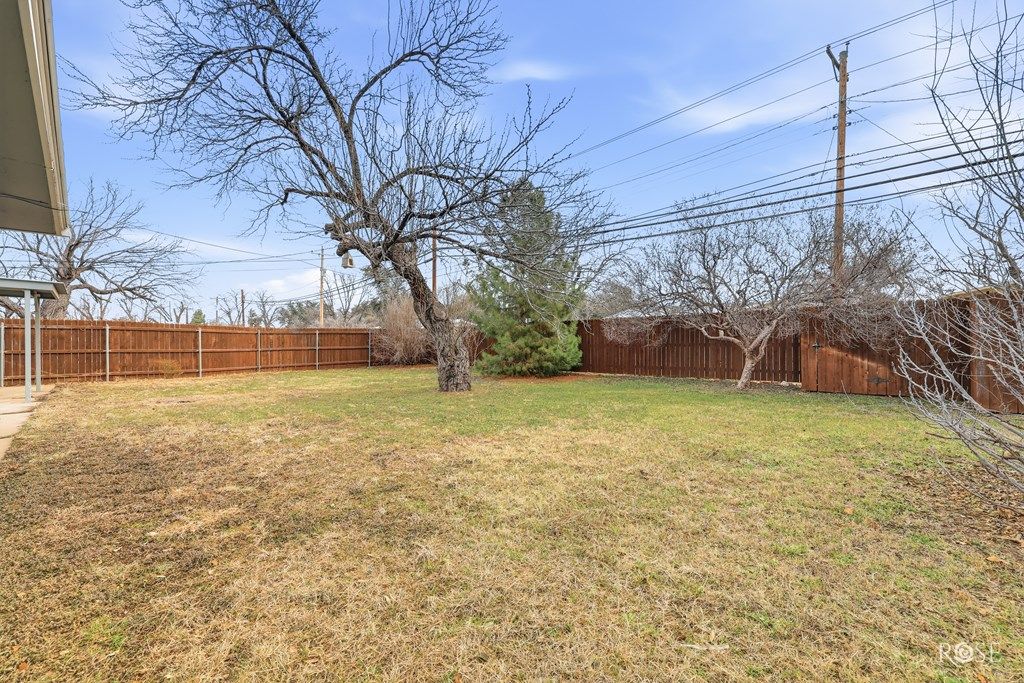 Image 31 of property listing at 1902 S A&M Ave, San Angelo, TX 76904