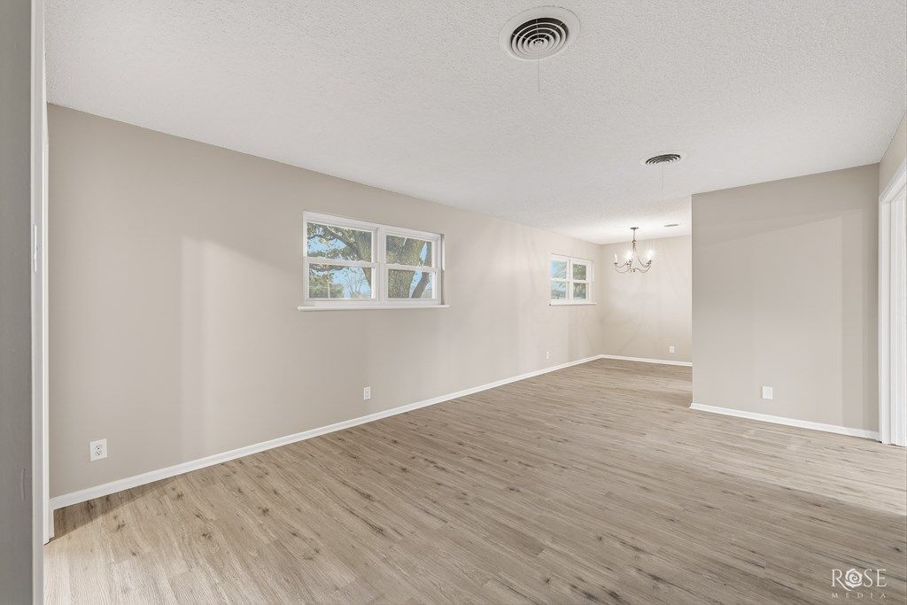 Image 6 of property listing at 1902 S A&M Ave, San Angelo, TX 76904