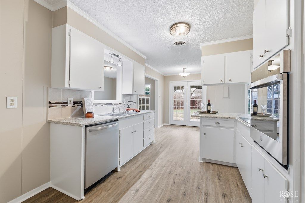 Image 9 of property listing at 1902 S A&M Ave, San Angelo, TX 76904