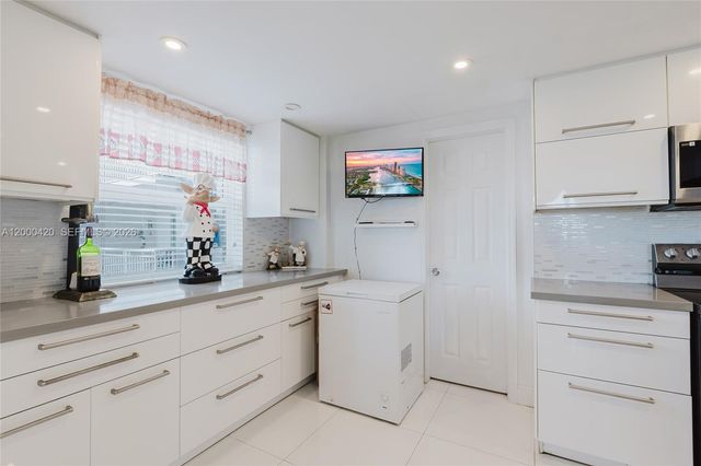 3800 Hillcrest Dr 411, Hollywood, FL 33021