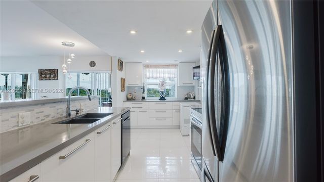 3800 Hillcrest Dr 411, Hollywood, FL 33021