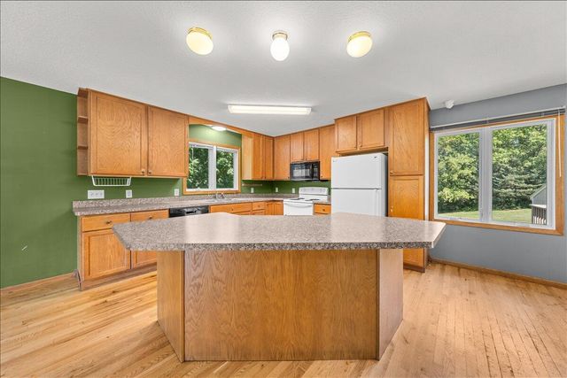 698 Baker ROAD, Hudson, WI 54016