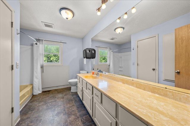 698 Baker ROAD, Hudson, WI 54016
