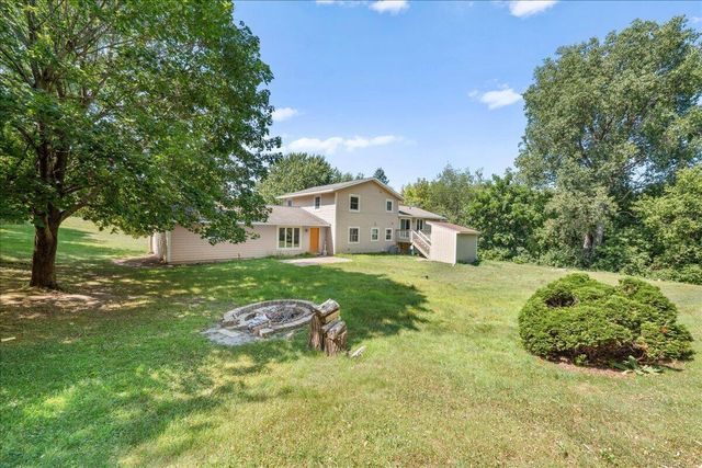 698 Baker ROAD, Hudson, WI 54016