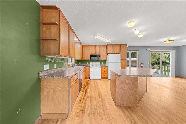 698 Baker ROAD, Hudson, WI 54016