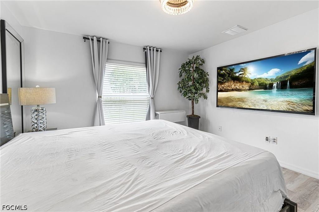 Image 12 of property listing at 1501 NE 33rd ST, Cape Coral, FL 33909