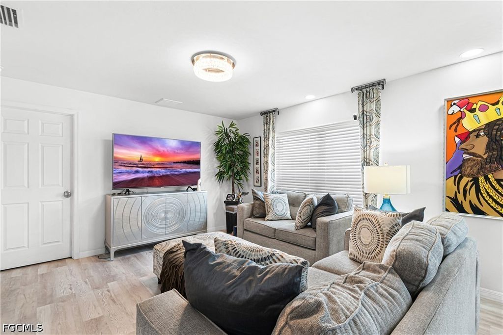 Image 15 of property listing at 1501 NE 33rd ST, Cape Coral, FL 33909