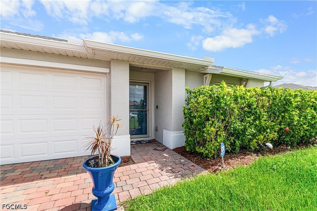 Image 2 of property listing at 1501 NE 33rd ST, Cape Coral, FL 33909