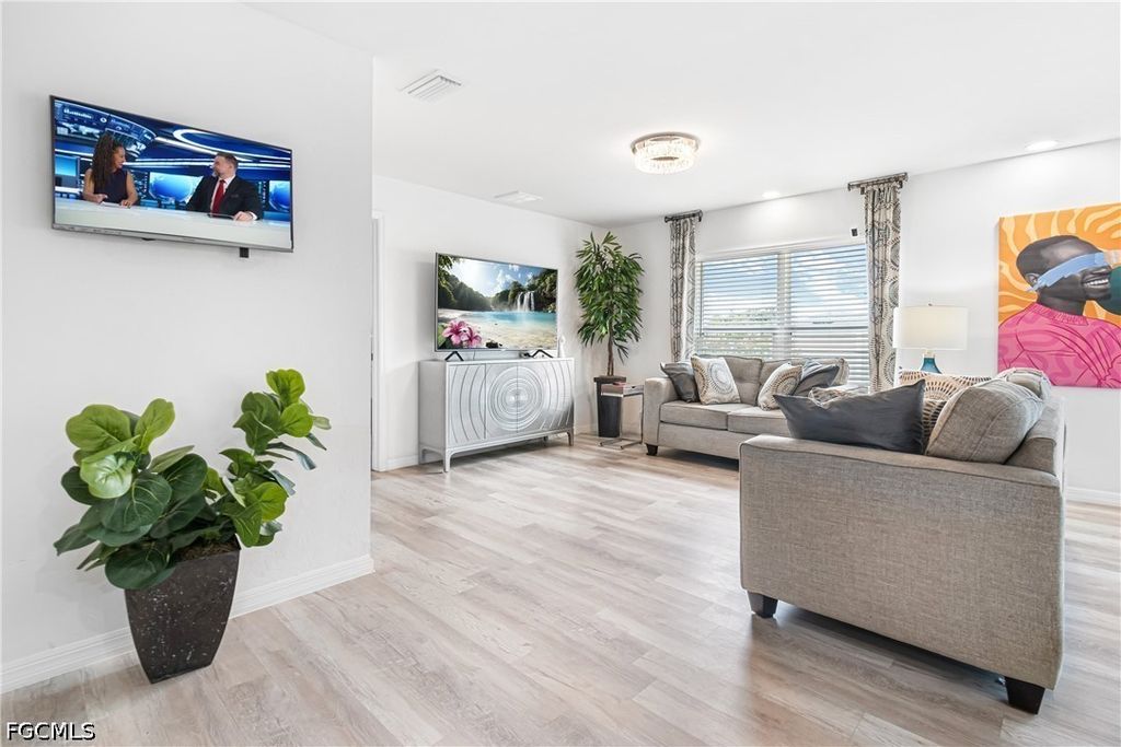 Image 5 of property listing at 1501 NE 33rd ST, Cape Coral, FL 33909