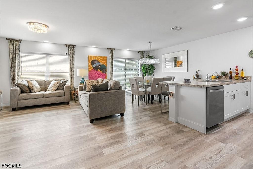 Image 9 of property listing at 1501 NE 33rd ST, Cape Coral, FL 33909
