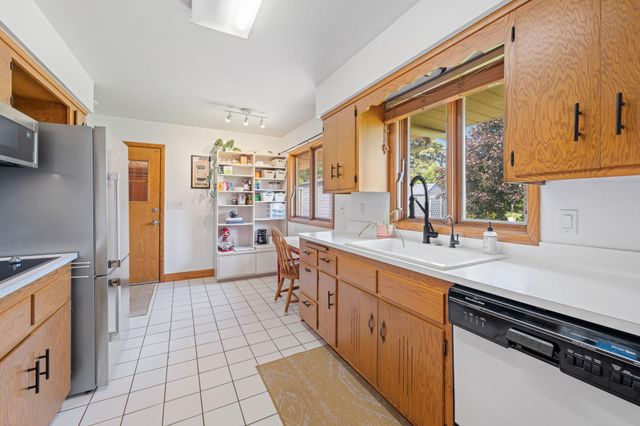 3217 36th Avenue NE, Saint Anthony, MN 55418