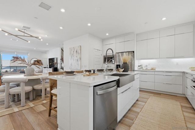 2860 Avella Circle, San Diego, CA 92108