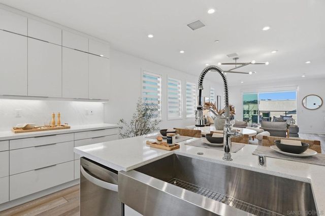 2860 Avella Circle, San Diego, CA 92108