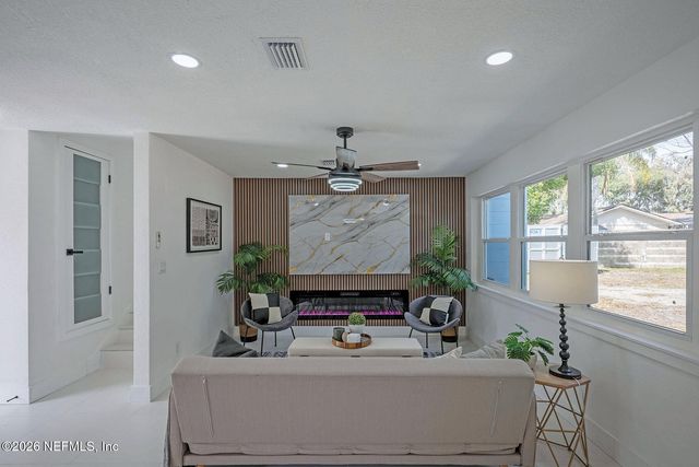 4013 ROGERO Road, Jacksonville, FL 32277