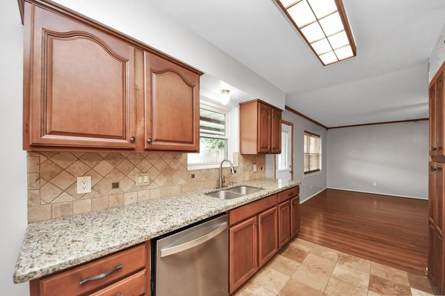 1110 E Brown Lane, Deer Park, TX 77536