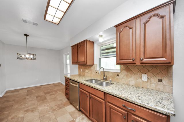 1110 E Brown Lane, Deer Park, TX 77536