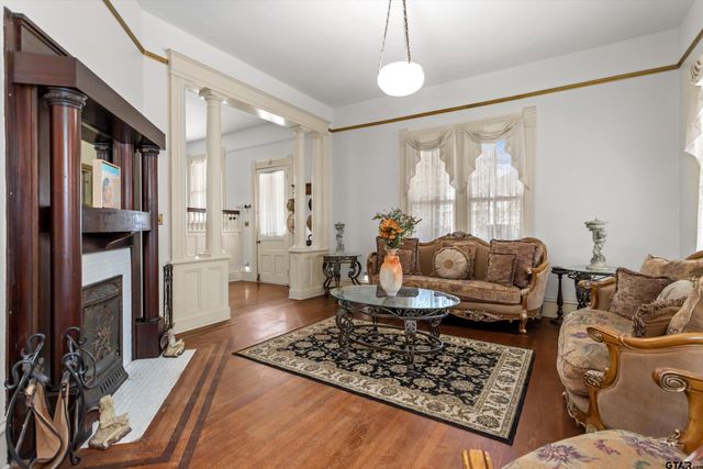 712 Lamar Avenue, Crockett, TX 75835