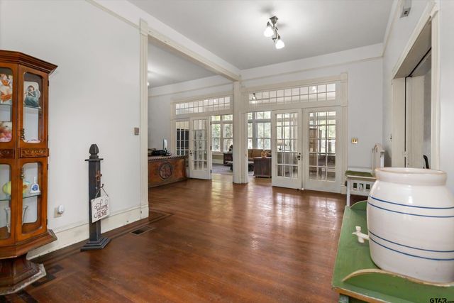 712 Lamar Avenue, Crockett, TX 75835