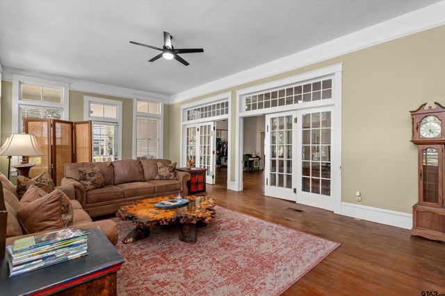 712 Lamar Avenue, Crockett, TX 75835