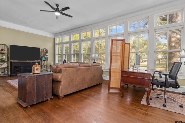 712 Lamar Avenue, Crockett, TX 75835