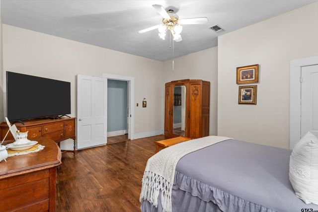 712 Lamar Avenue, Crockett, TX 75835