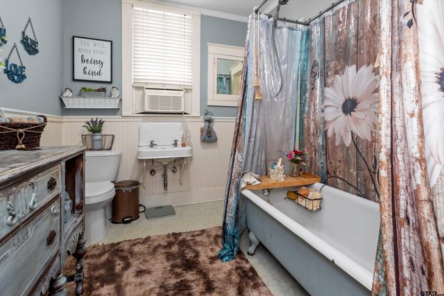 712 Lamar Avenue, Crockett, TX 75835