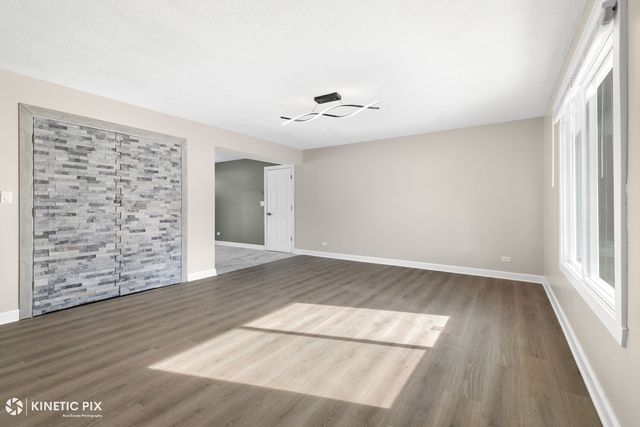 1412 W Broadview Avenue, Crete, IL 60417