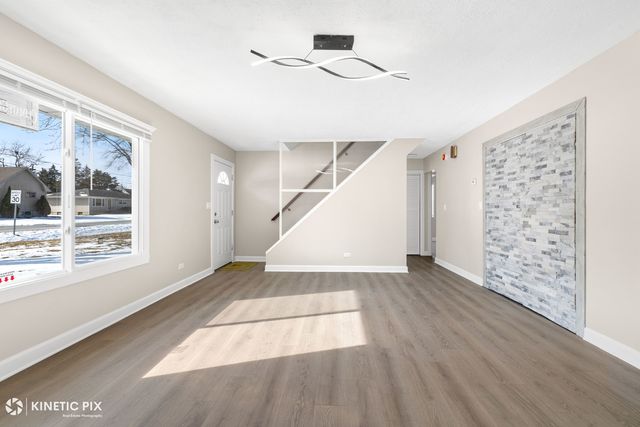 1412 W Broadview Avenue, Crete, IL 60417