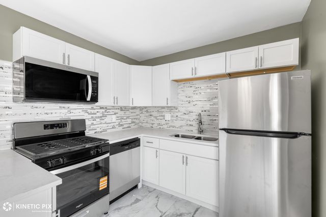 1412 W Broadview Avenue, Crete, IL 60417