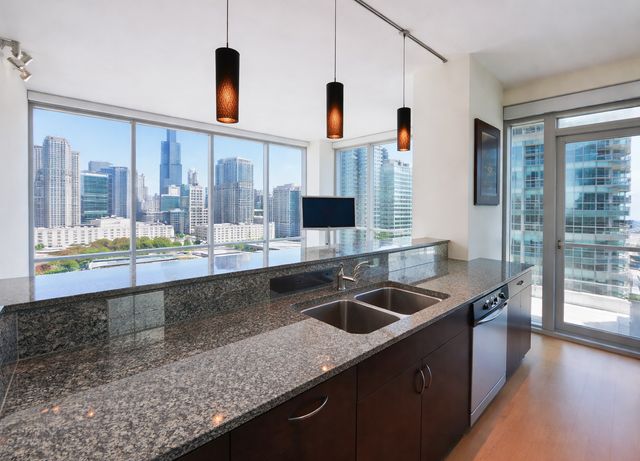 123 S Green Street 906B, Chicago, IL 60607