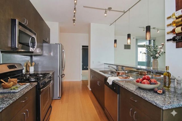 123 S Green Street 906B, Chicago, IL 60607