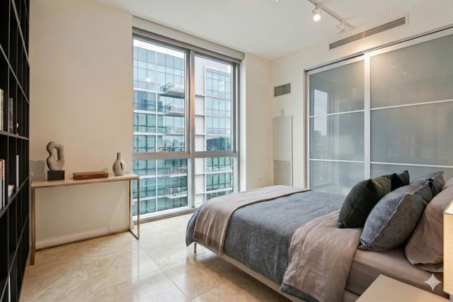 123 S Green Street 906B, Chicago, IL 60607