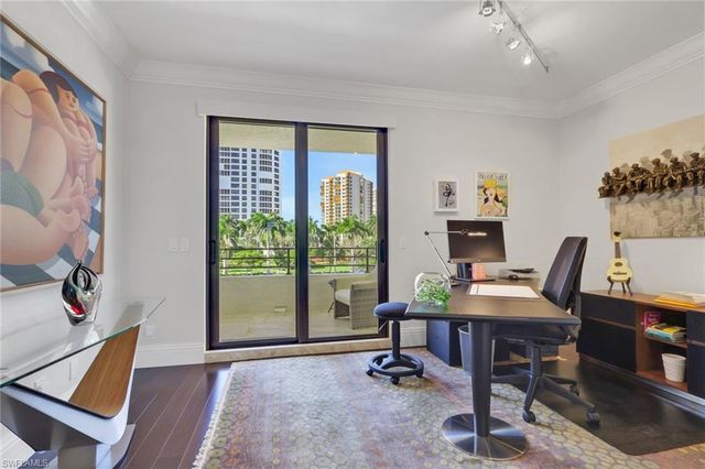 4400 Gulf Shore Blvd N Apt 203, Naples, FL 34103