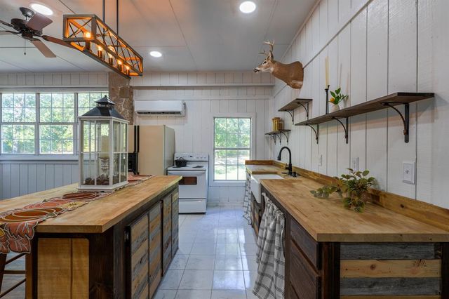 21198 Turquoise Trail, Tecumseh, OK 74873