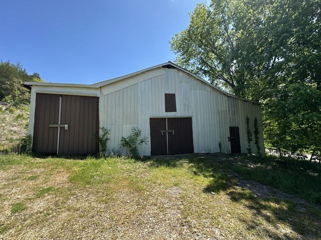 202 Maggart Rd, Elmwood, TN 38560