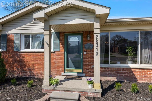 26313 Princeton Street, St. Clair Shores, MI 48081