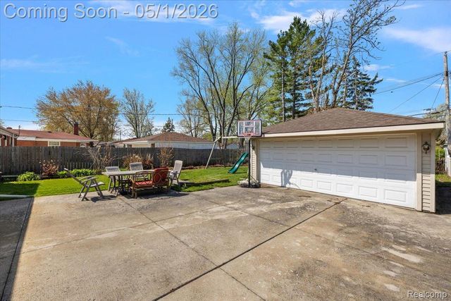 26313 Princeton Street, St. Clair Shores, MI 48081
