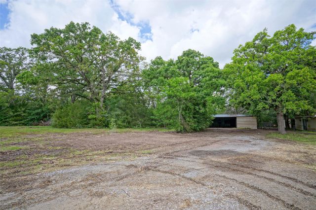 2905 Lee Ln, Bedias, TX 77831