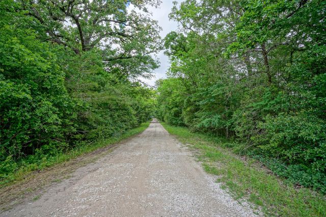 2905 Lee Ln, Bedias, TX 77831