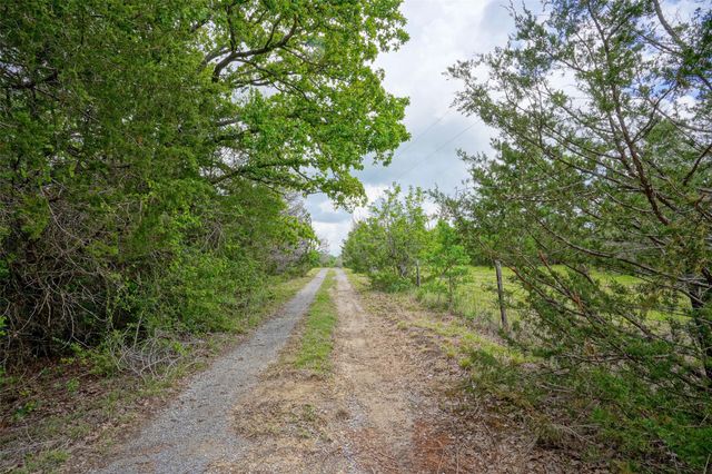 2905 Lee Ln, Bedias, TX 77831