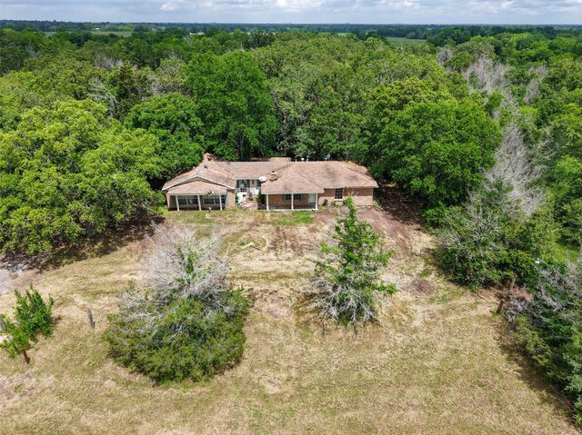 2905 Lee Ln, Bedias, TX 77831