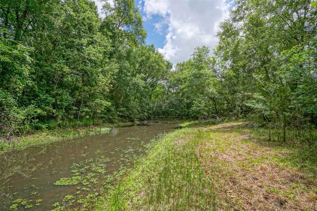 2905 Lee Ln, Bedias, TX 77831