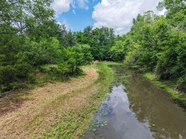 2905 Lee Ln, Bedias, TX 77831