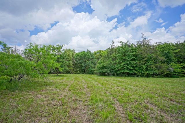 2905 Lee Ln, Bedias, TX 77831